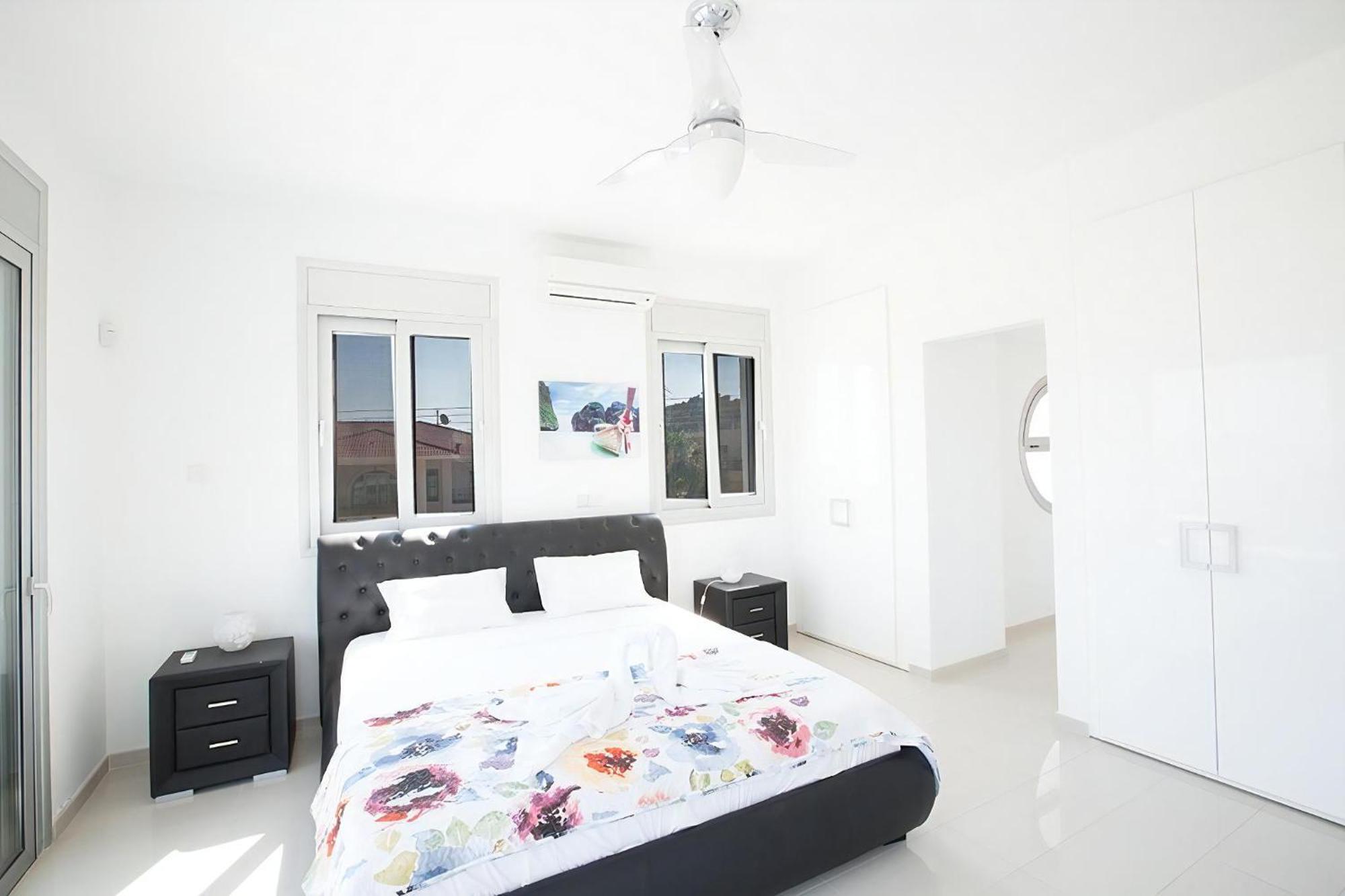 Villa Protara Chrysos - Beautiful 5 Bedroom Protaras Villa - Walking Distance To Fig Tree Bay Exterior photo